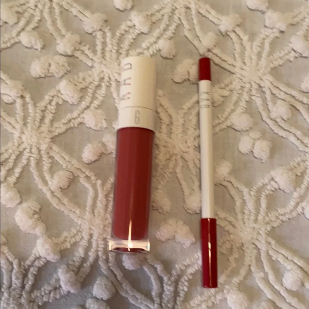 Kab lip liner and lip gloss